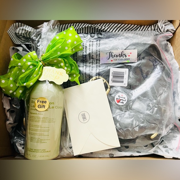 💋 Welcome Poshers 💋 - Picture 2 of 16